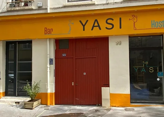 Yasi Hostel
